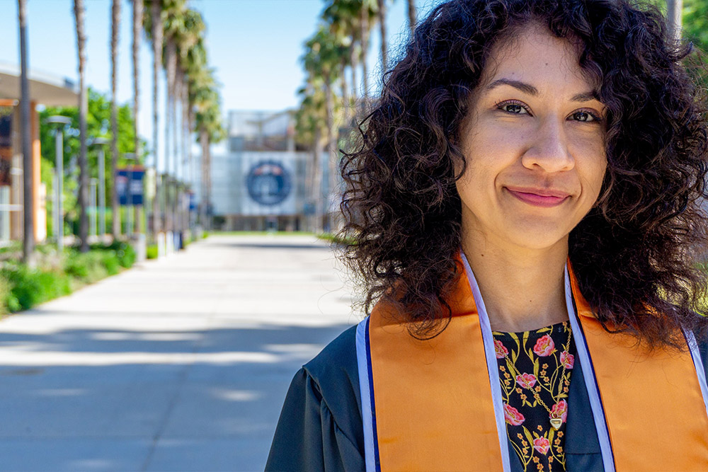 CSUF GRADUATION<hr noshade size=5 color=orange>