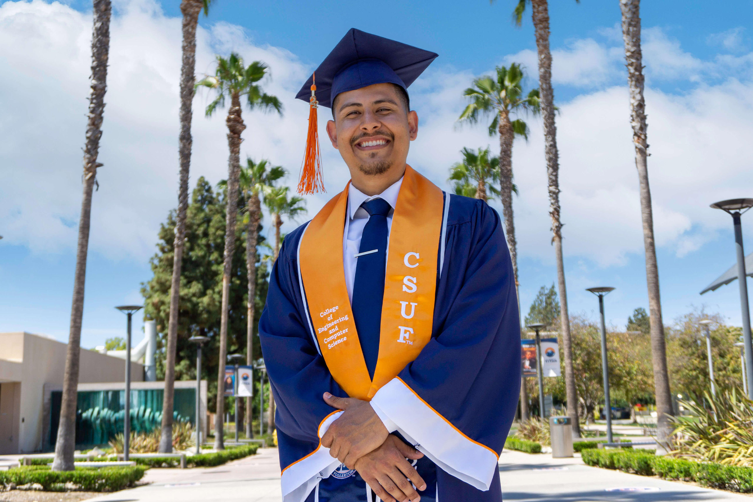 CSUF GRADUATION<hr noshade size=5 color=orange>